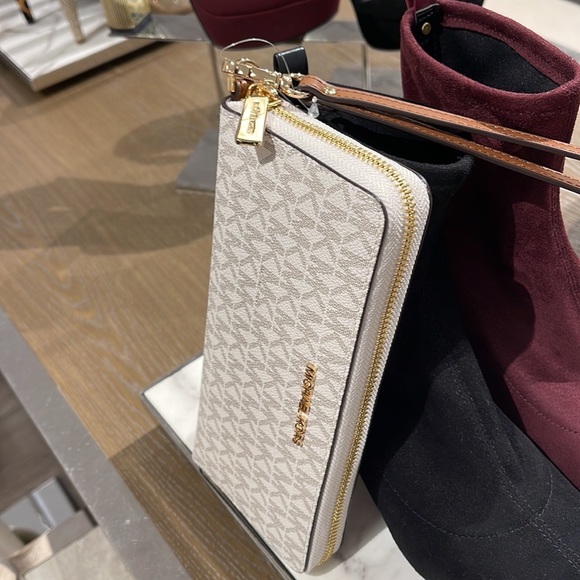 Michael Kors Jet Set Travel Large Travel CONTINENTAL wallet-wristlet-phoneholder - Picture 17 of 17